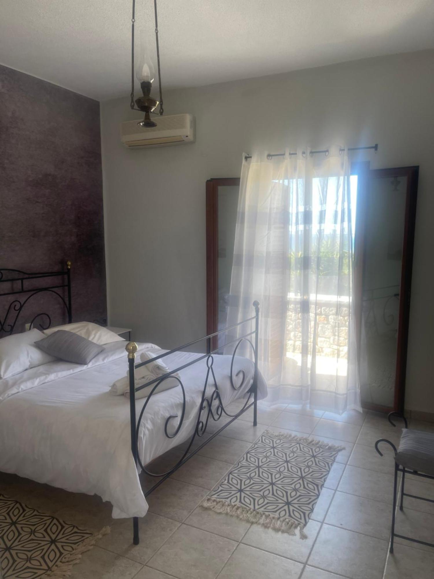 Bed and Breakfast Lithos By The Sea Neo Oitilo Екстер'єр фото