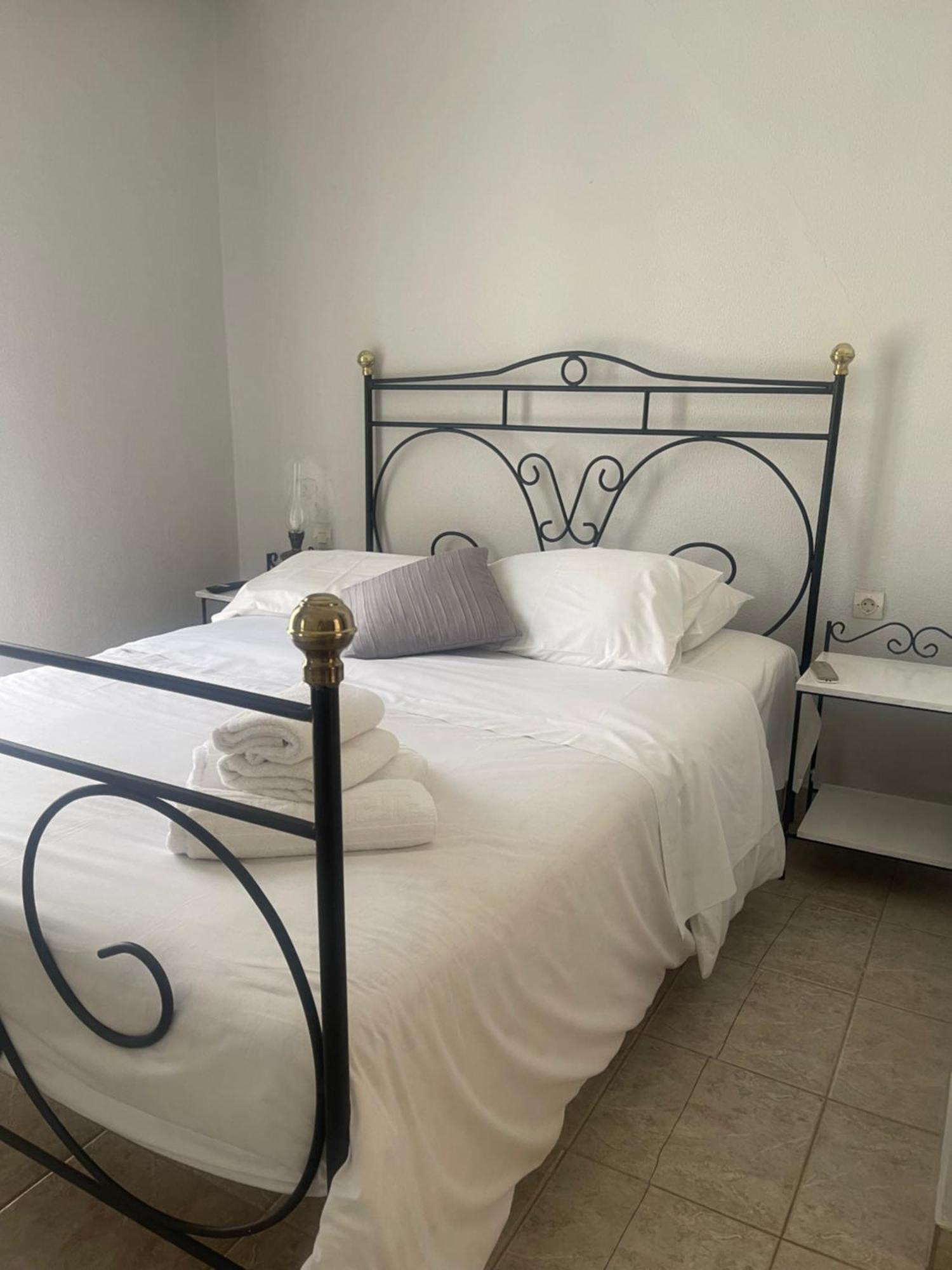 Bed and Breakfast Lithos By The Sea Neo Oitilo Екстер'єр фото