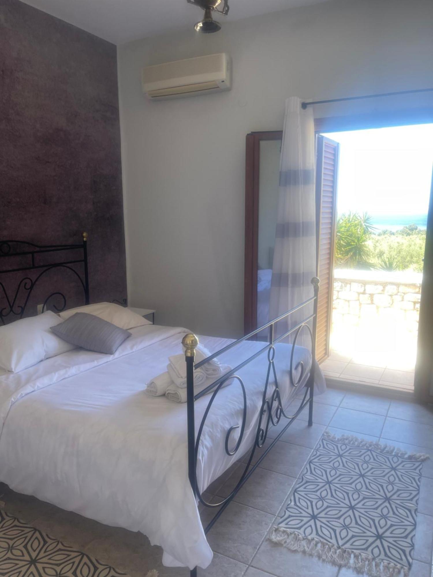 Bed and Breakfast Lithos By The Sea Neo Oitilo Екстер'єр фото