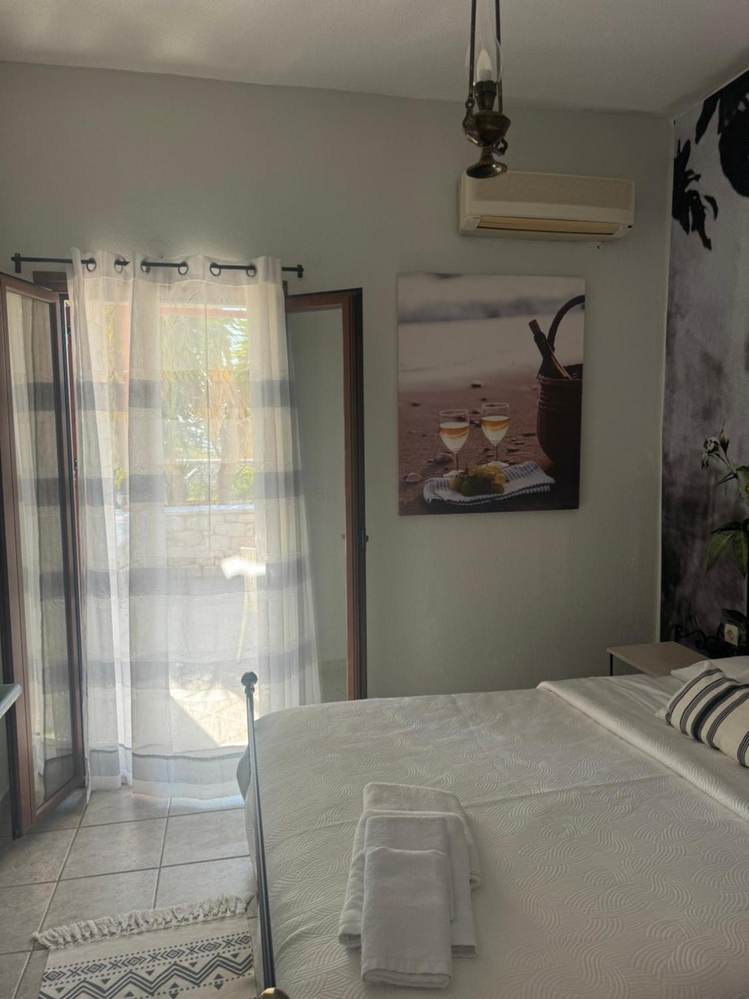 Bed and Breakfast Lithos By The Sea Neo Oitilo Екстер'єр фото